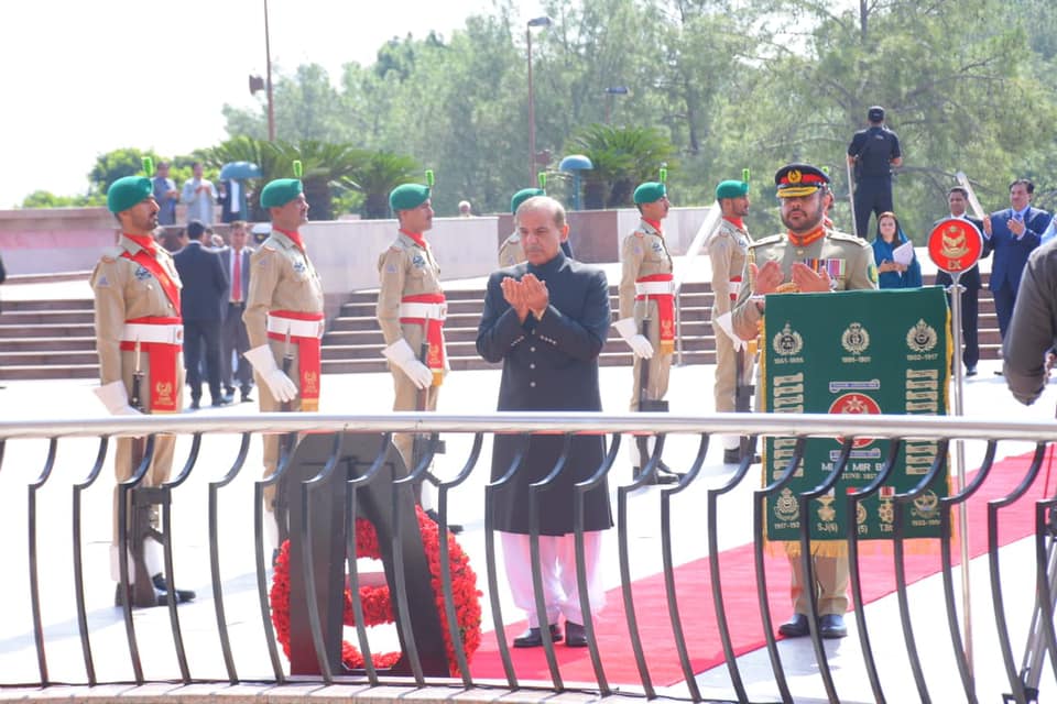 pm-shehbaz-sharif-lays-floral-wreath-at-martyrs-monument-on-defence-day