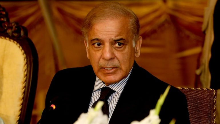 pm-shehbaz-sharif-takes-notice-of-fire-erupted-in-margalla-hills