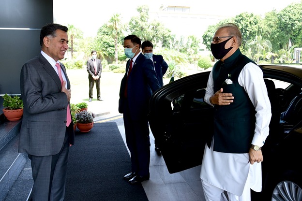 president-dr-arif-alvi-visits-isi-headquarters-briefed-about-situation-in-afghanistan