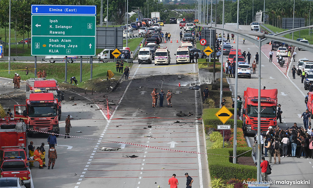 private-jet-crashes-into-motorbike-and-car-in-malaysia-kills-10