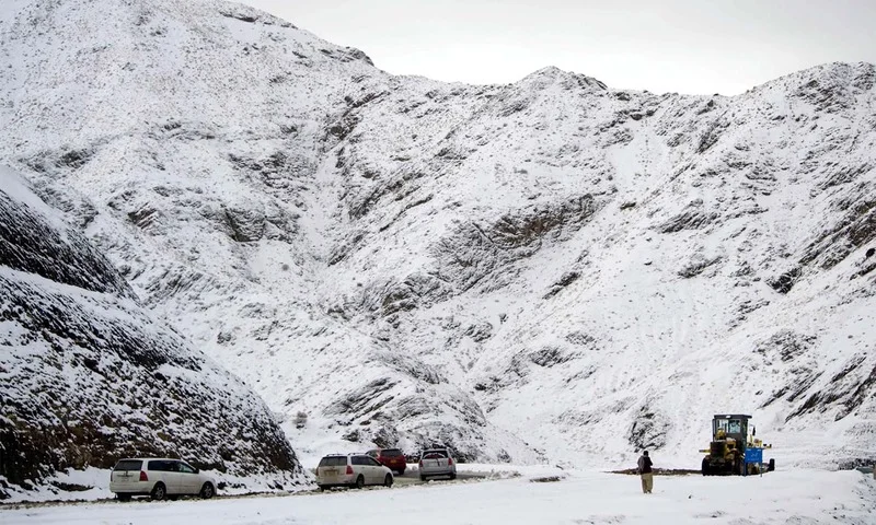 quetta-chaman-receive-first-snowfall-of-winter