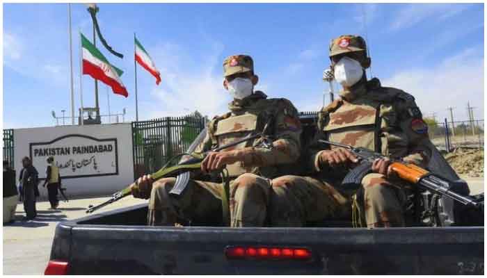 soldier-martyred-as-militants-target-security-checkpost-at-pak-iran-border