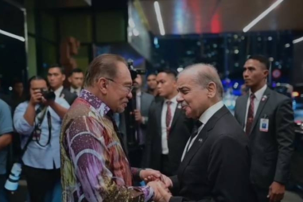 strengthening-bilateral-ties-pm-sharif-begins-malaysia-visit