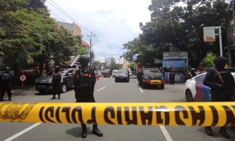 suspected-suicide-bombing-at-indonesian-church-wounds-14-people