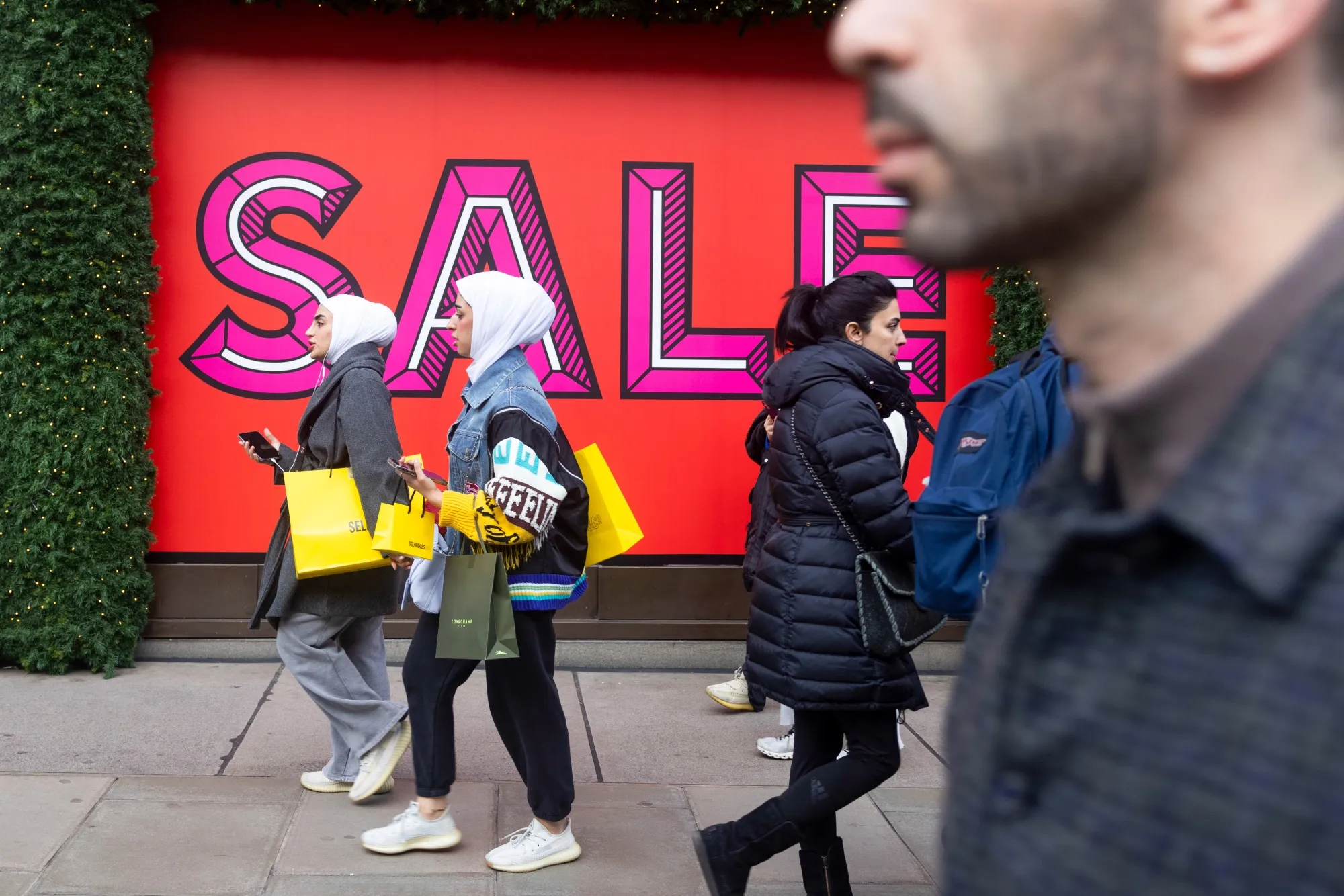 uk-retail-sales-see-their-steepest-decline-in-over-40-years