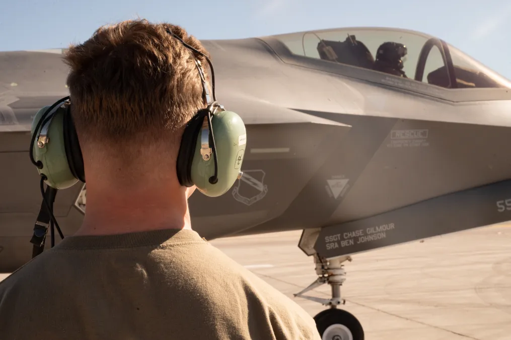 us-arrests-former-air-force-pilot-accused-of-training-chinese-military