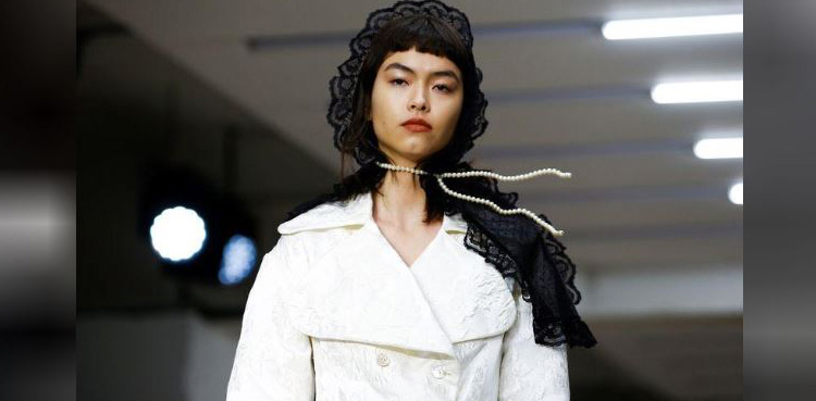 hand-sanitizers-as-london-fashion-week-open-amid-coronavirus-disruption