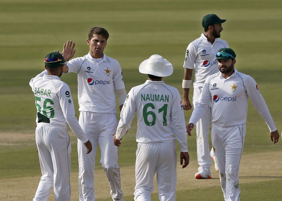 yasir-bags-de-kock-south-africa-reduced-to-192-6