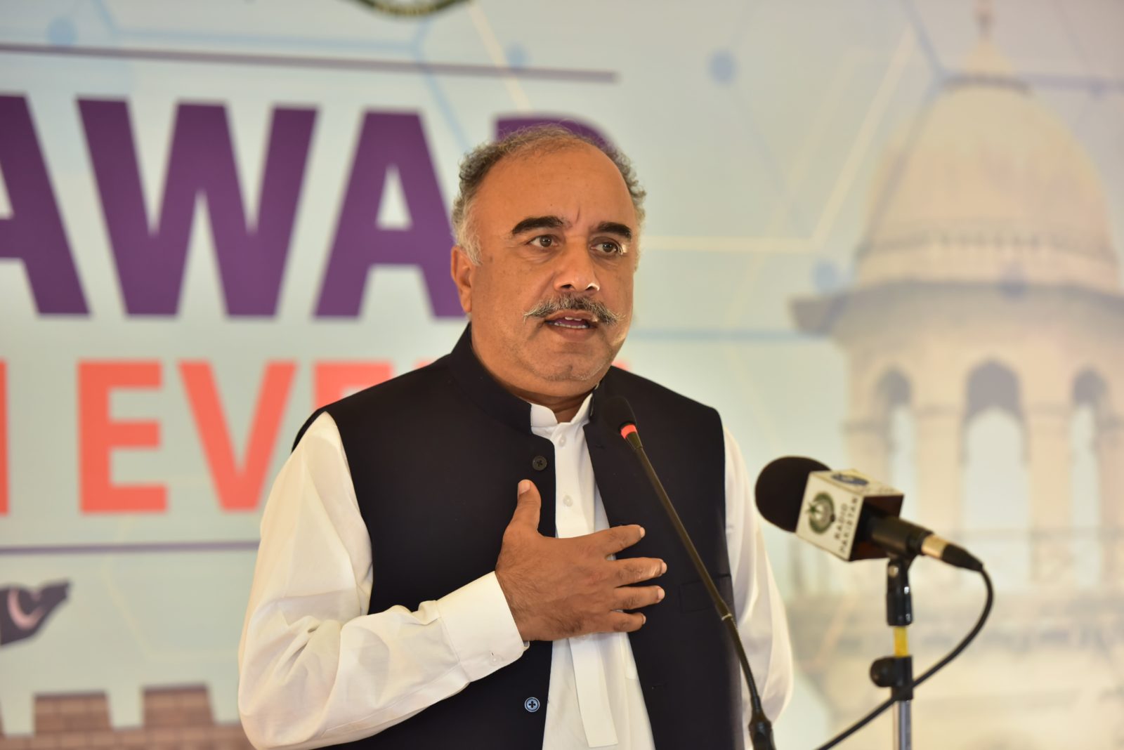 kp-governor-warns-vcs-against-exerting-political-pressure-on-him